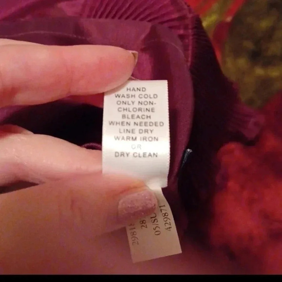 🌹Silky,  Burgundy color skirt from Banana Republic - Picture 10 of 12